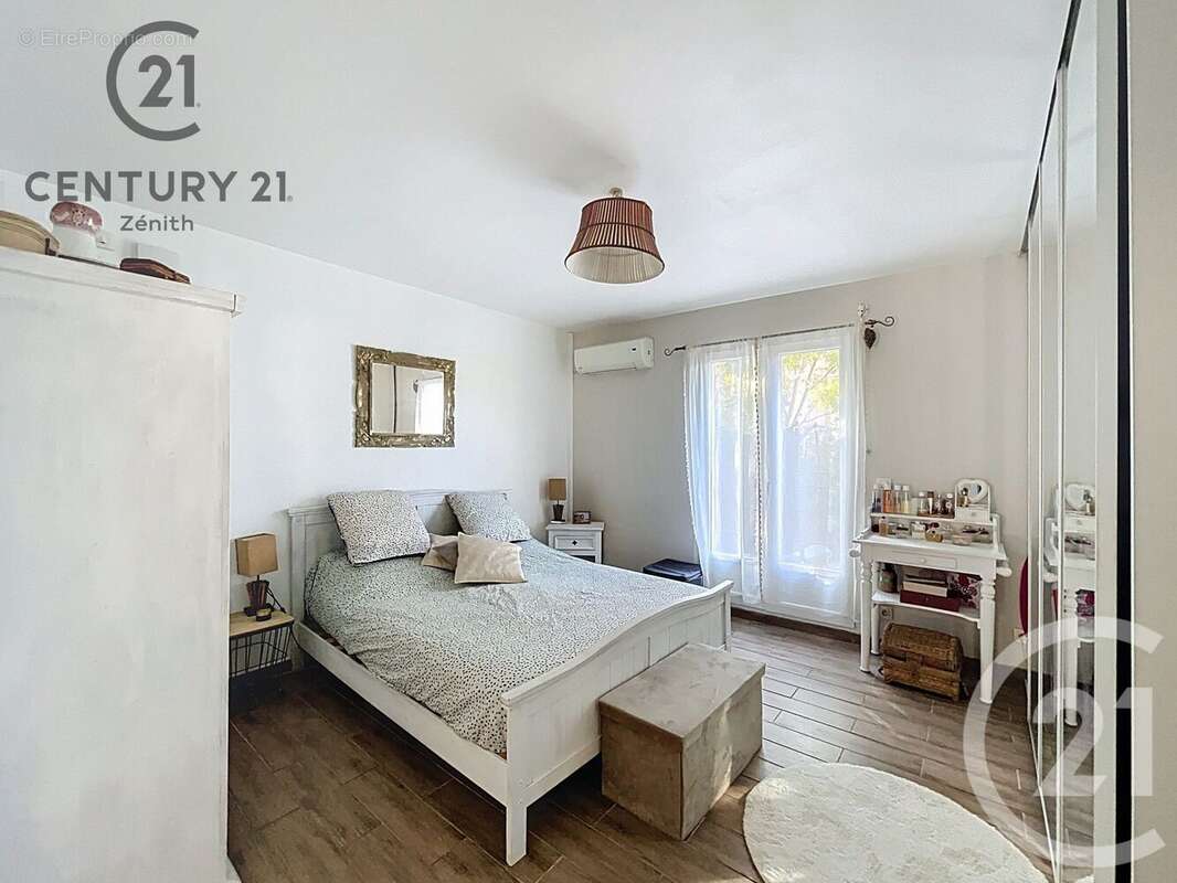 Maison à SAINT-LAURENT-DE-LA-SALANQUE