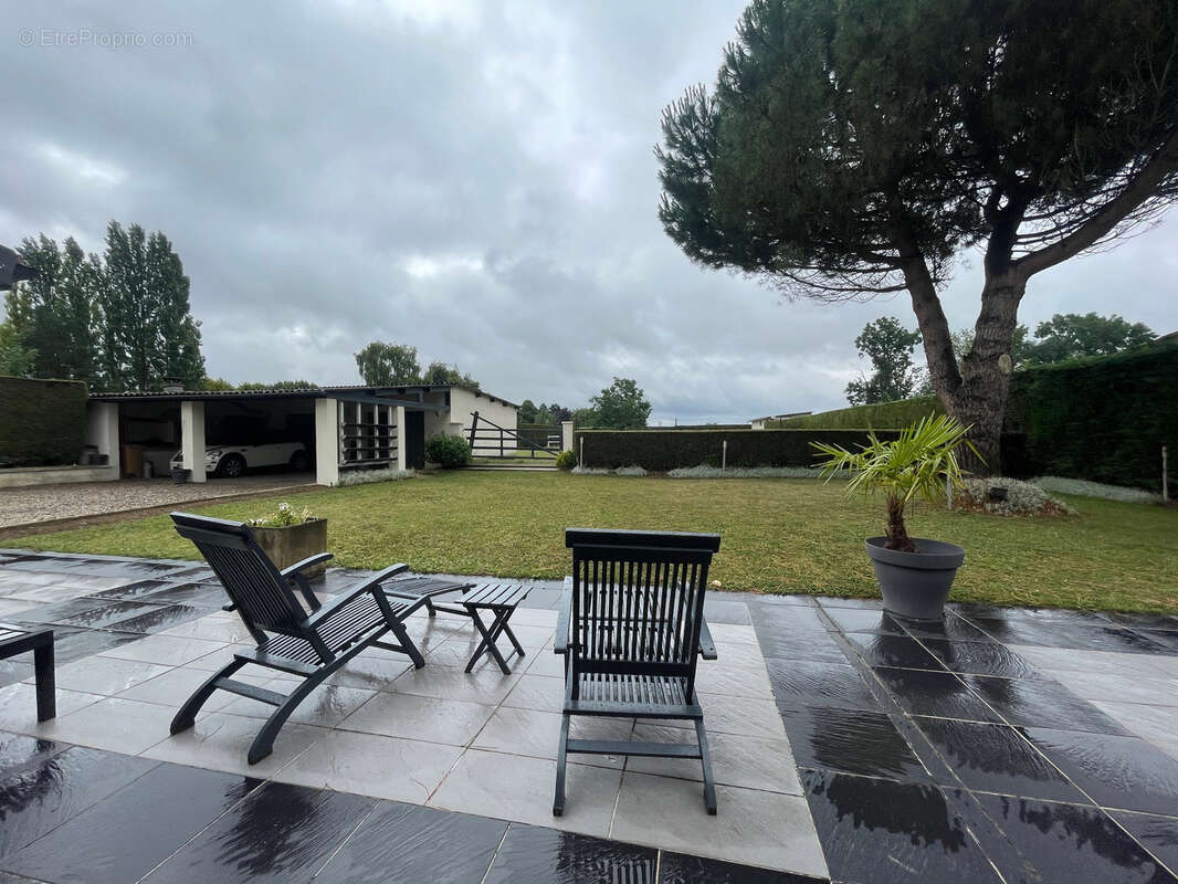 PAVILLON 200m2-Terrain 3083m2-Garage double-Installations équestre - photo 5
