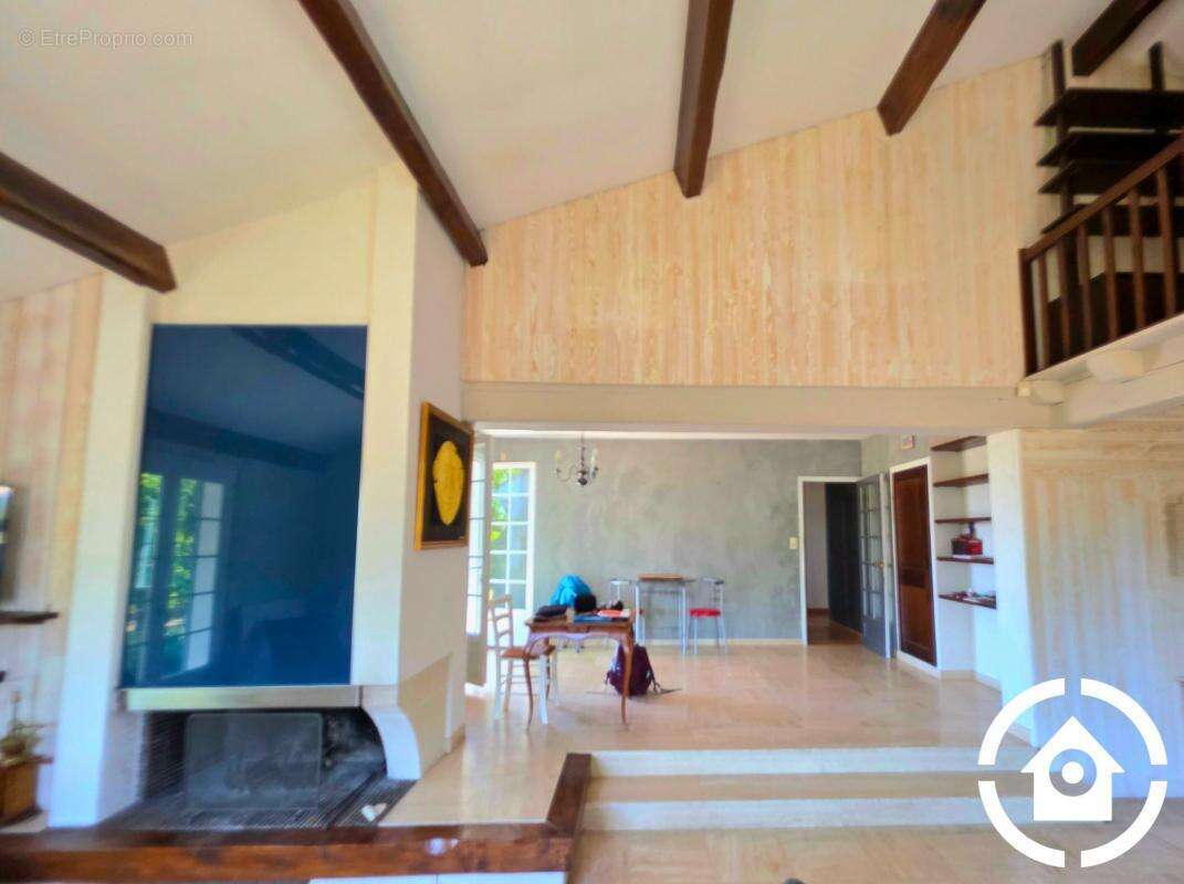 Maison à GENSAC-LA-PALLUE