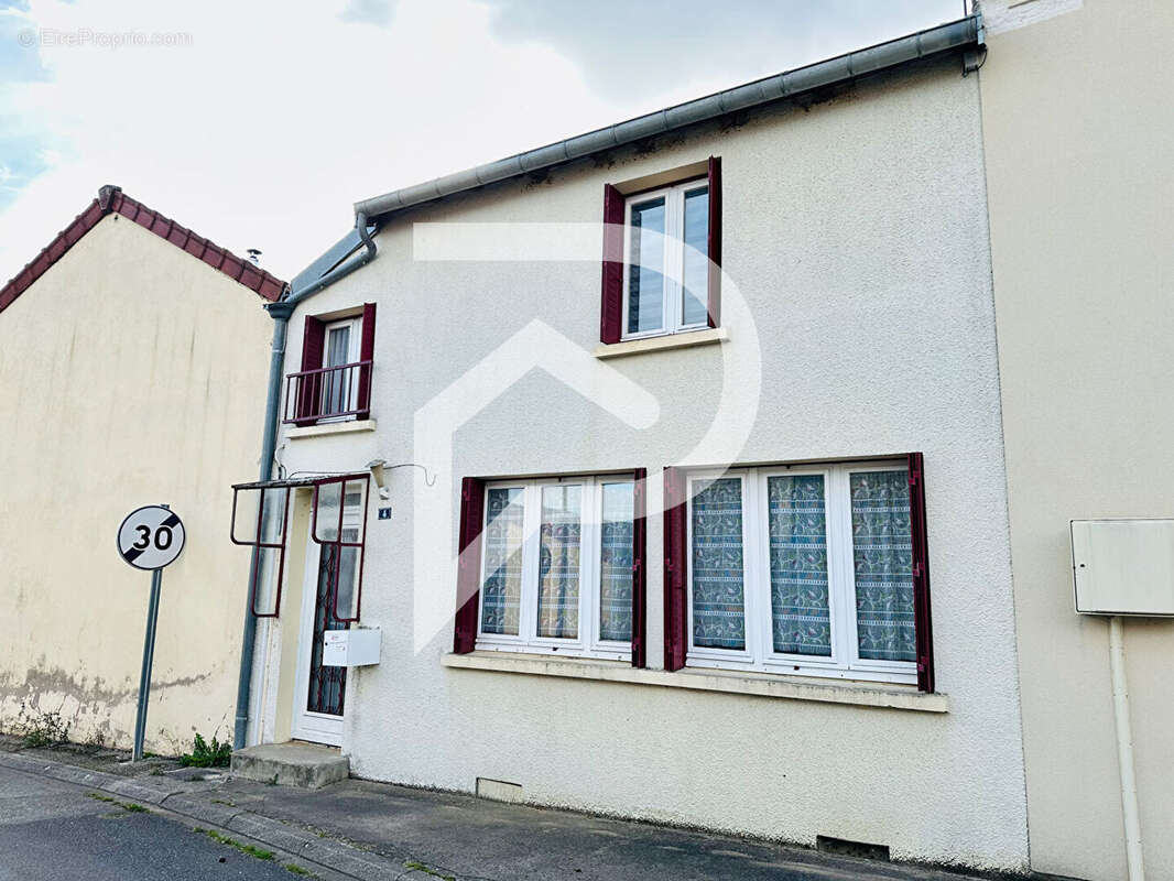 Maison à MANDRES-LA-COTE