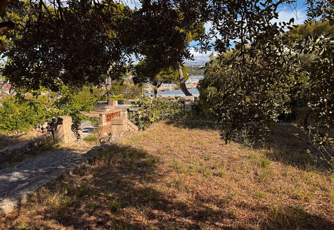 Terrain à LA SEYNE-SUR-MER