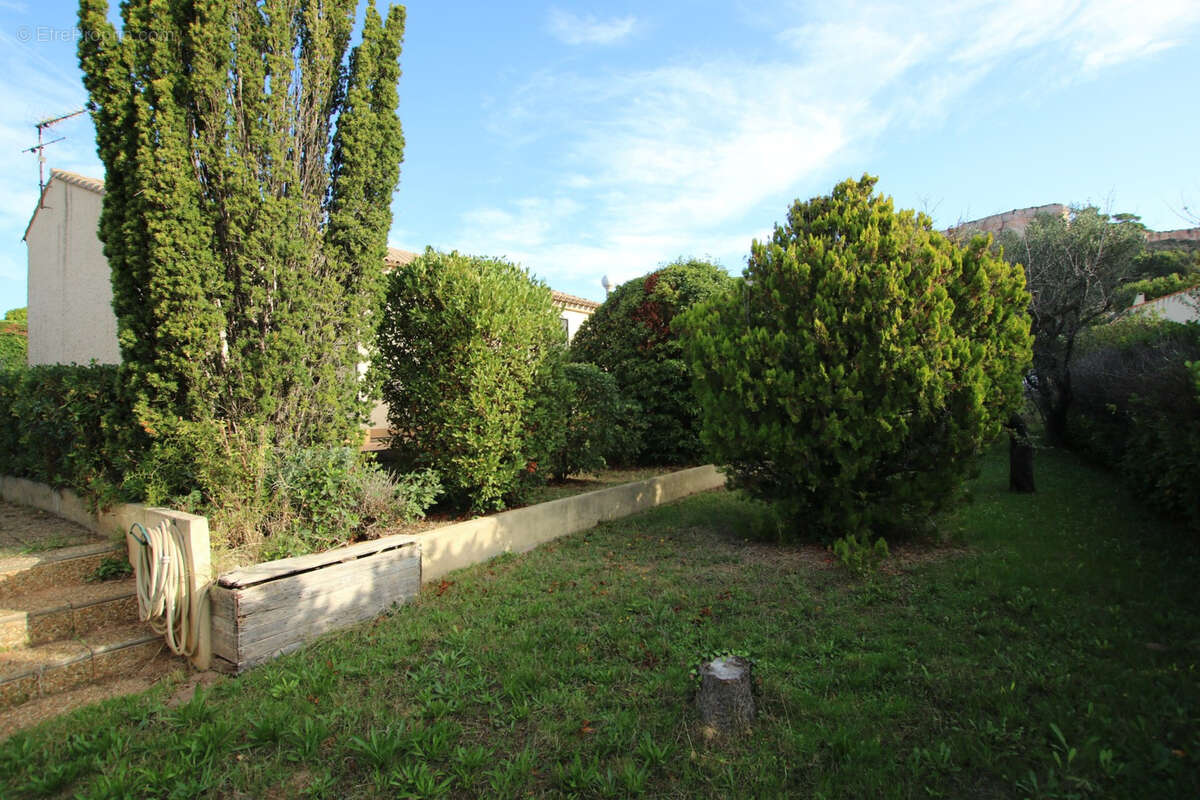 Terrain à VITROLLES