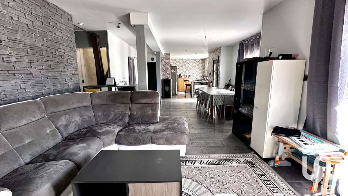 Photo 3 - Maison à ROCHE-LEZ-BEAUPRE