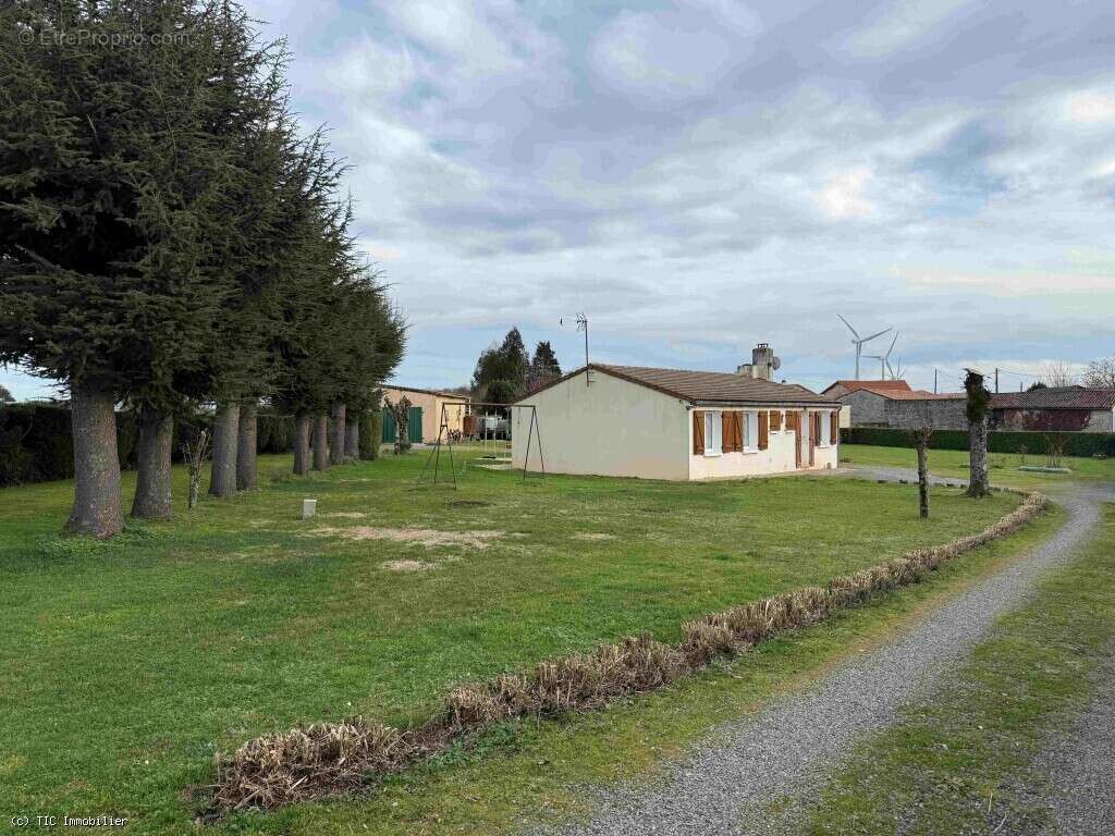 Maison à RUFFEC