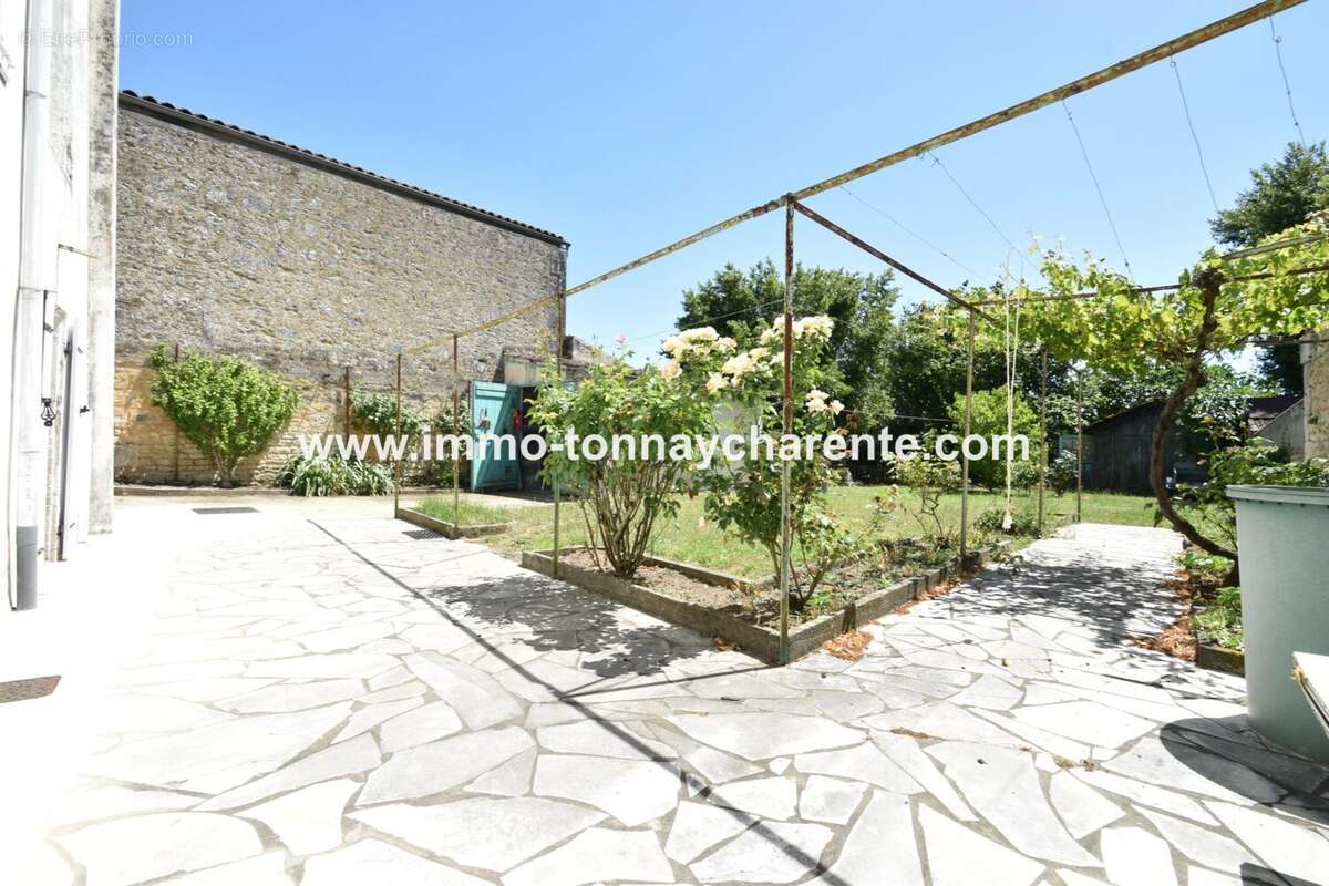 Maison à TONNAY-CHARENTE
