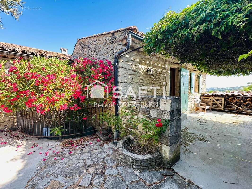 Maison 170 m² à Dauphin  - photo 2