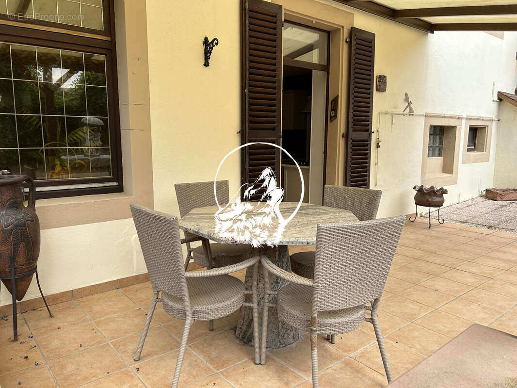 Maison 200 m² à Longeville-Les-Saint-Avold  - photo 7