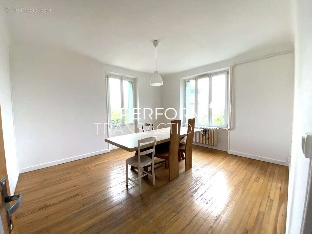 Appartement à LA MURE