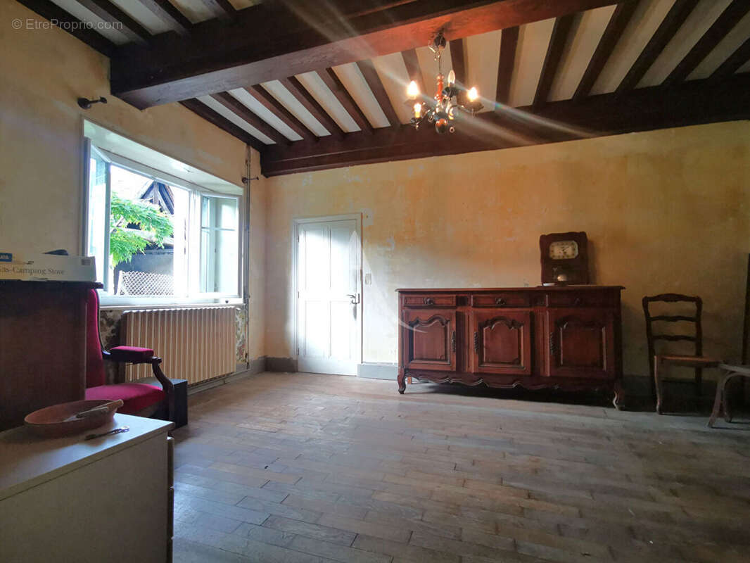 A vendre, proche de Saint Gengoux le National -  Ancienne ferme a rénover avec nombreuses dépendances et terrain constructible - photo 7