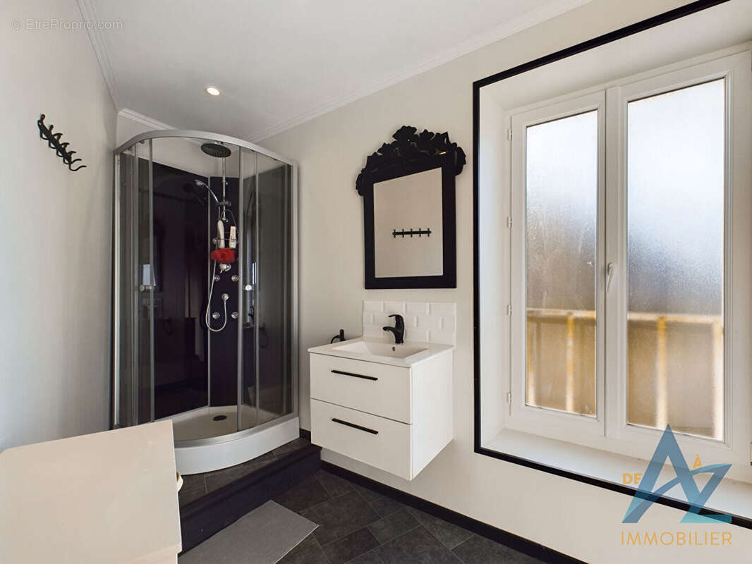 Maison à COLLEVILLE-MONTGOMERY