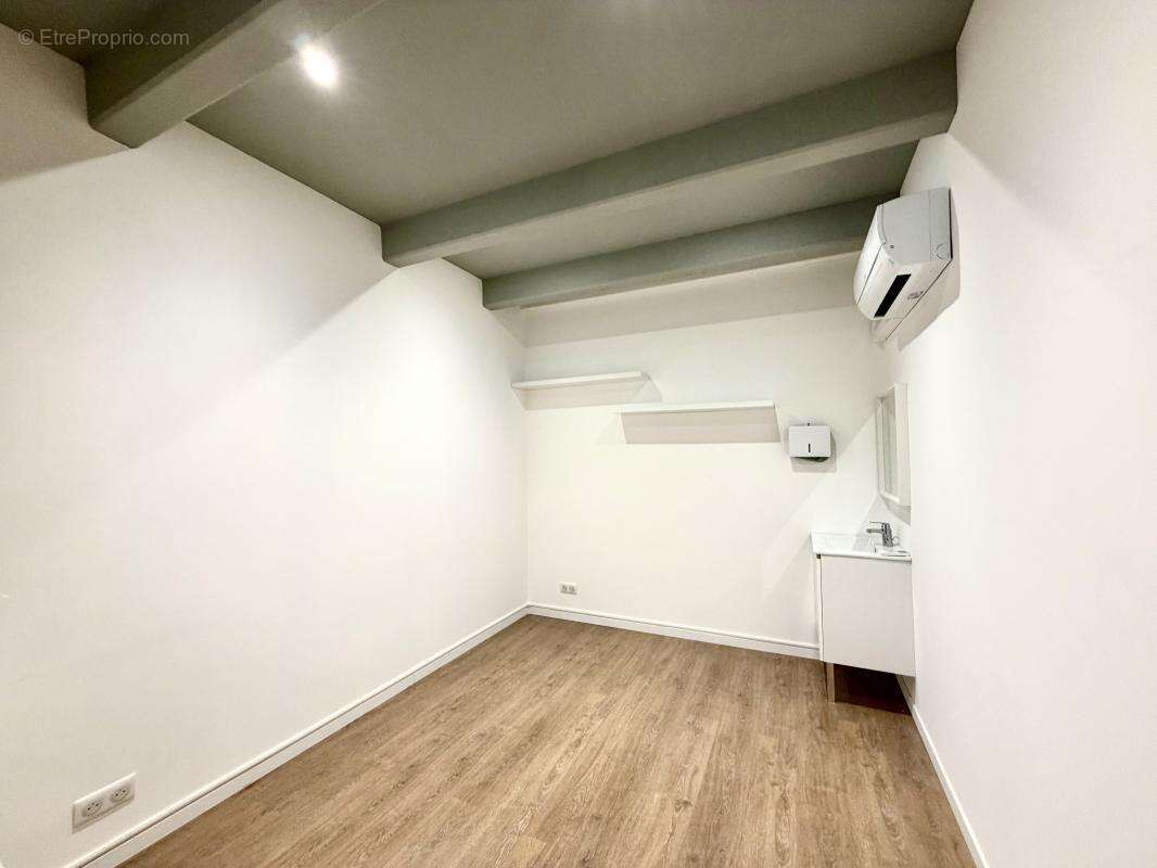 Commerce à LA GAUDE