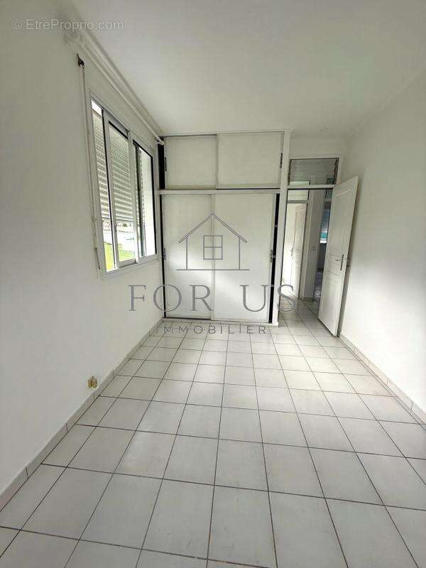 À vendre – exclusivité – maison t5 à sainte-anne (97180) - photo 4