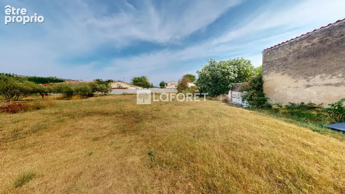 La fare-les-oliviers ? centre village ? terrain à bâtir de 1 020 m² - photo 2