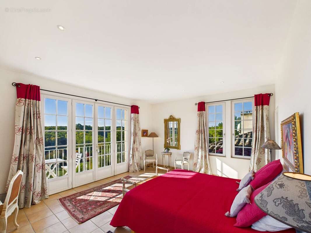 Maison à PESSAC-SUR-DORDOGNE