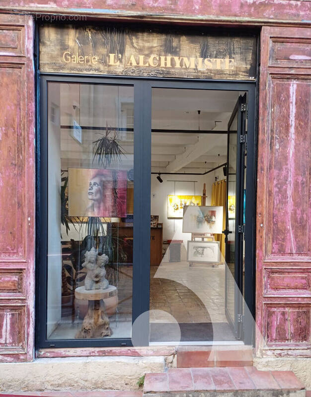 Commerce à SALERNES