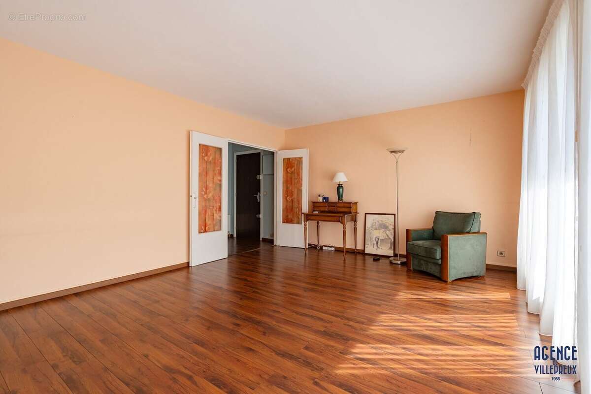 Appartement à LES CLAYES-SOUS-BOIS