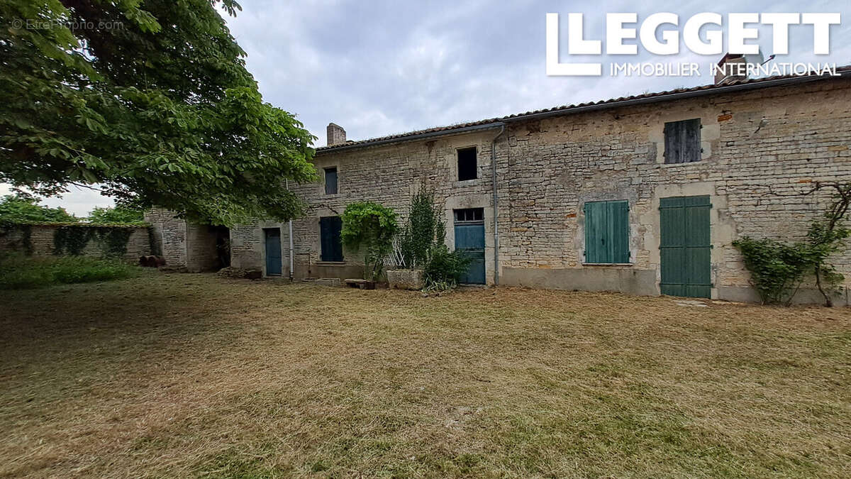 Maison à CHEF-BOUTONNE