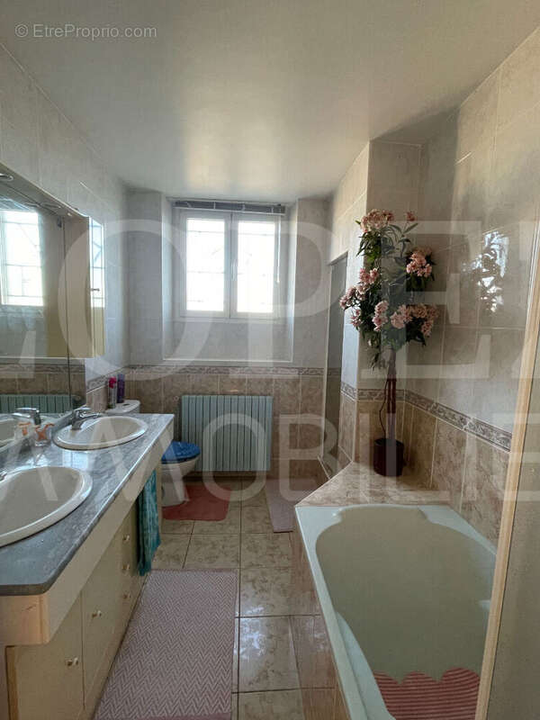 Maison à LABRUGUIERE