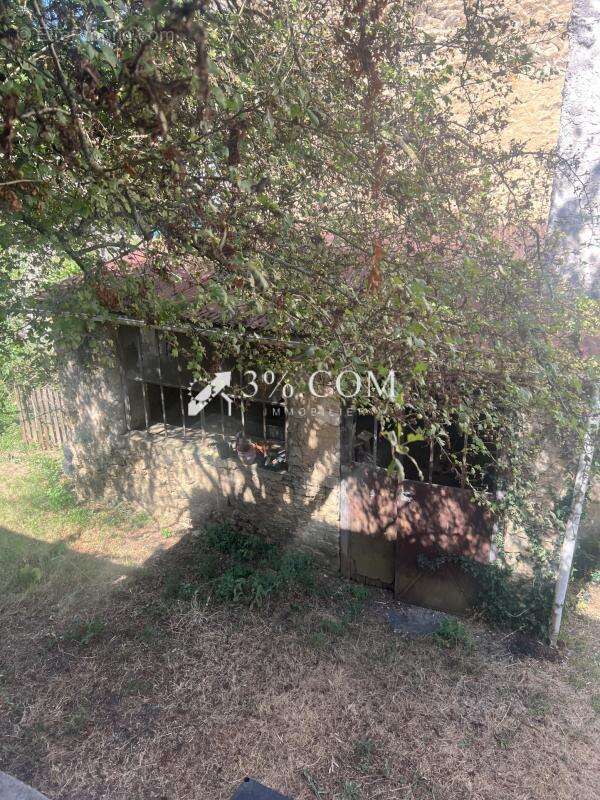 3%. com immobilier à  iteuil - photo 4