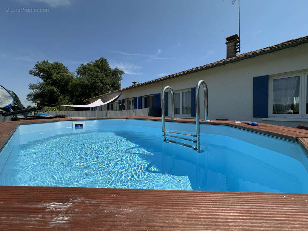 Ensemble immobilier rénové comprenant une maison principale et un gîte avec piscine - photo 13