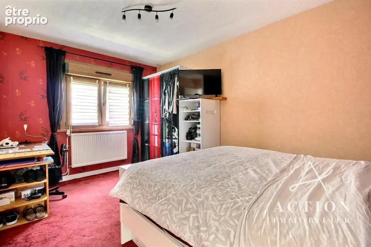 Maison semi individuelle en lotissement - 3 chambres - Garage et parking - Jardin - photo 7