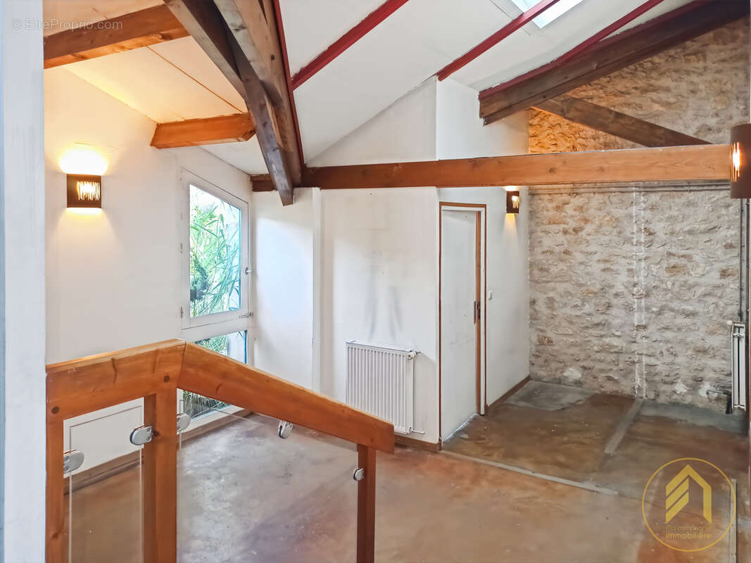 Commerce à SAINT-PIERRE-LES-NEMOURS