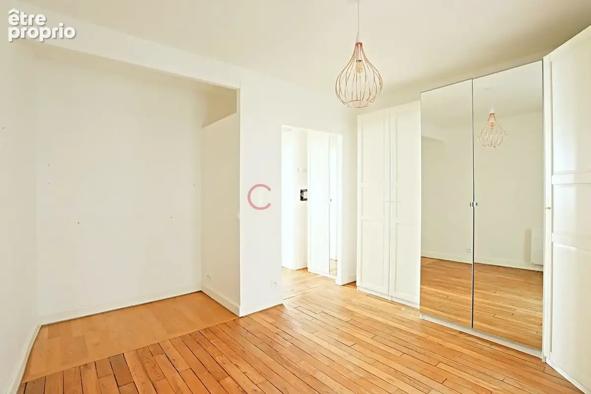 Montmartre -3 pièces de 55 m² avec double séjour et vue dégagée - photo 8