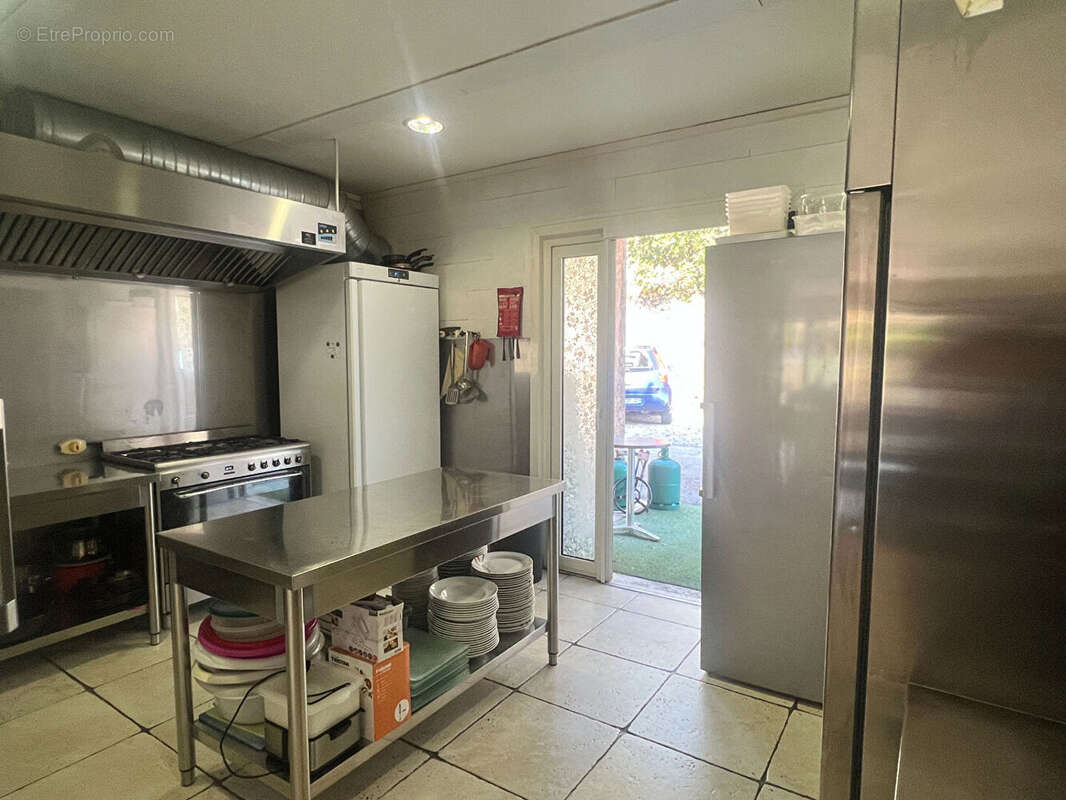 Commerce à LES MAGES