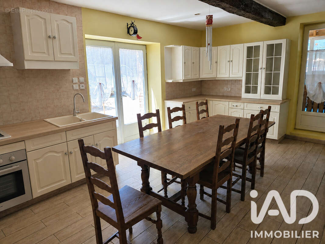 Maison 160 m² à Saint-Maurice-Thizouaille  - photo 3