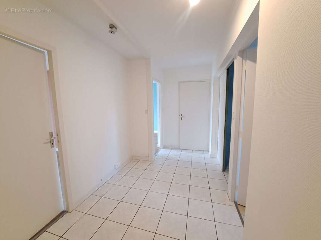 Appartement T3 64 m² avec terrasse et garage - usage professionnel - photo 9