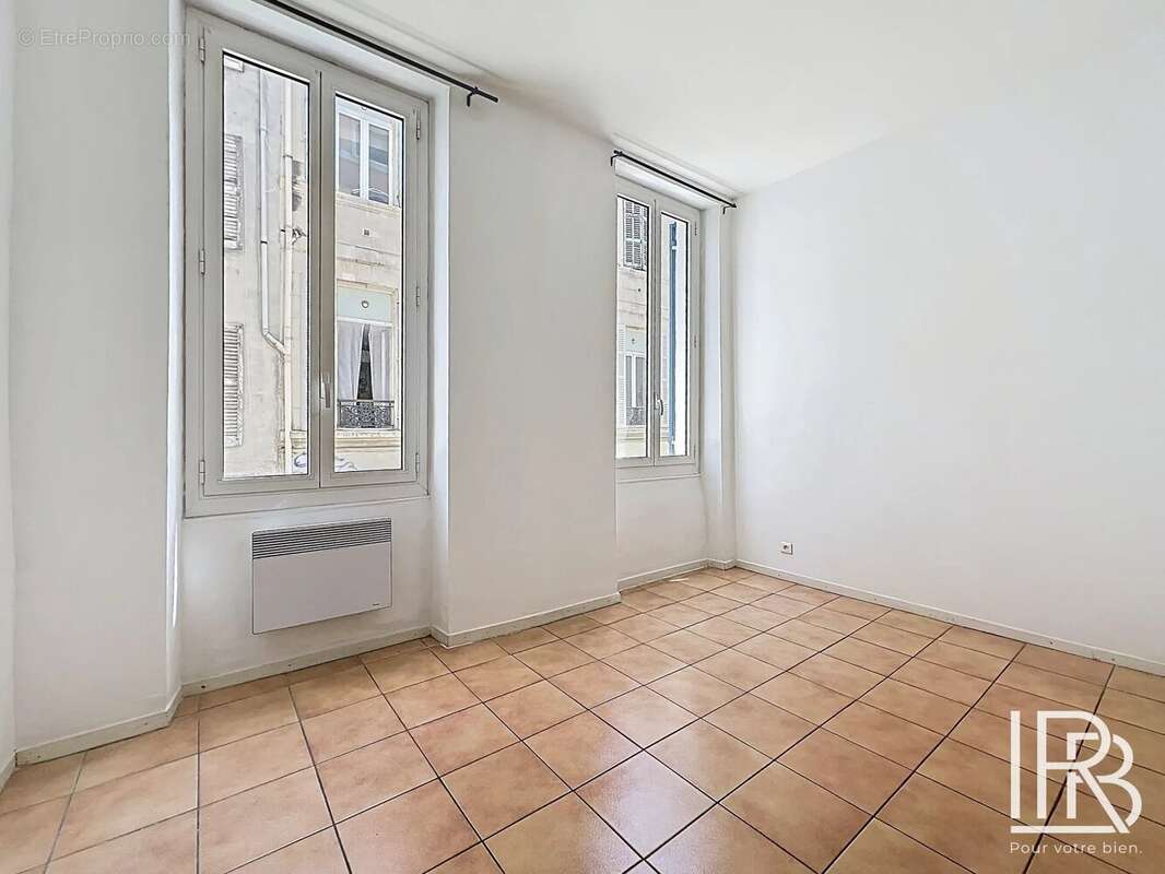 Appartement à MARSEILLE-1E