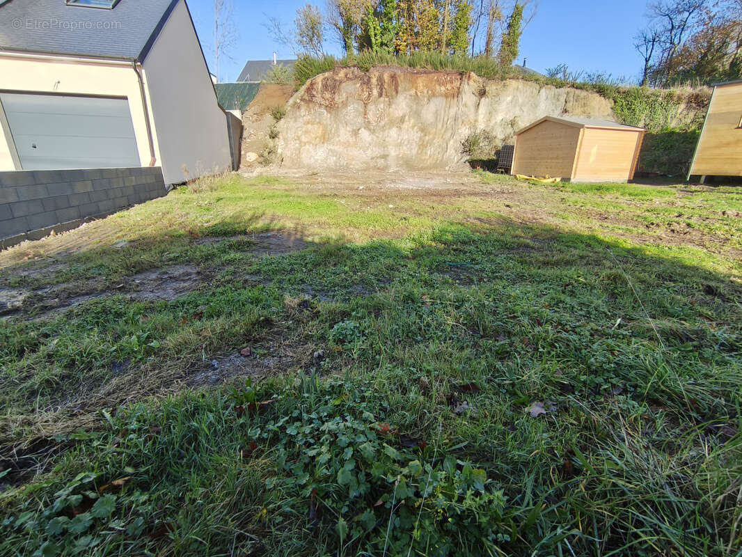 Terrain à DONVILLE-LES-BAINS