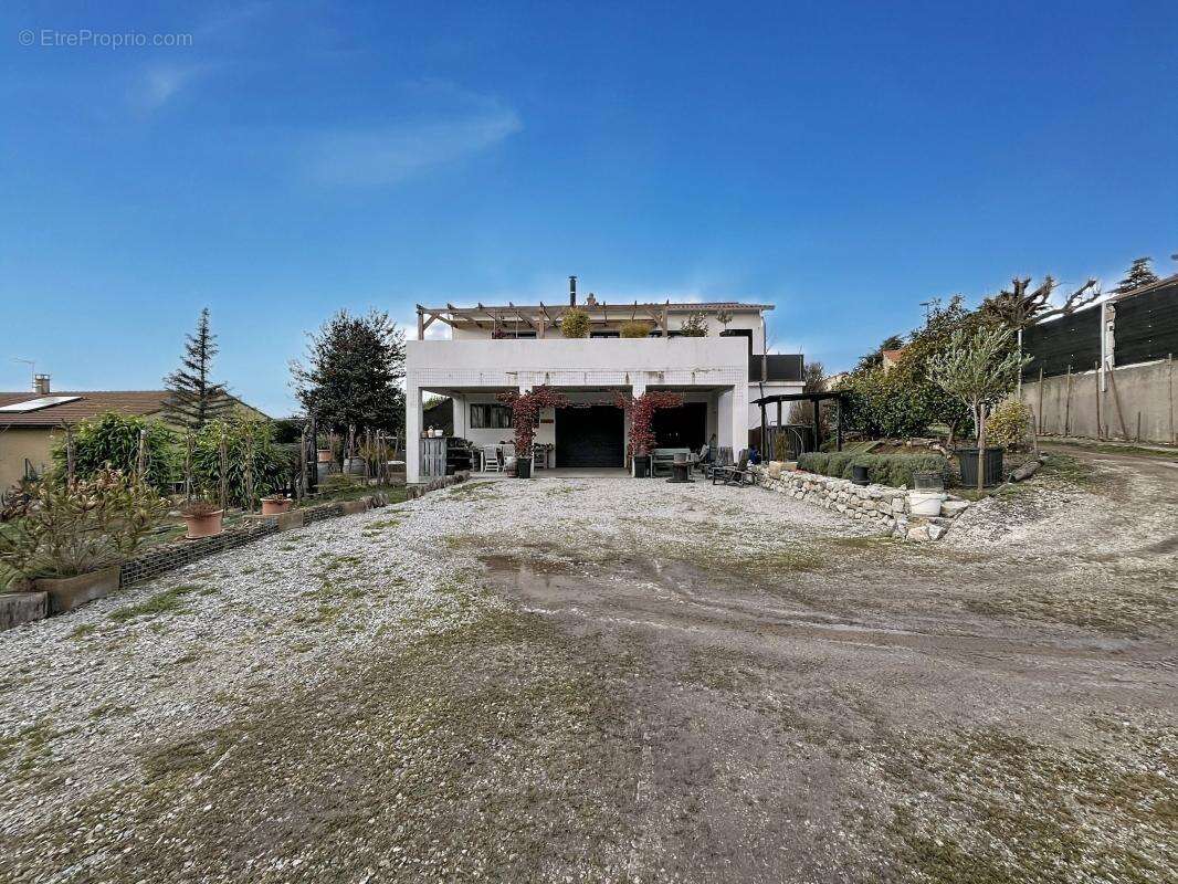 Maison à SAINT-ROMAIN-DE-LERPS