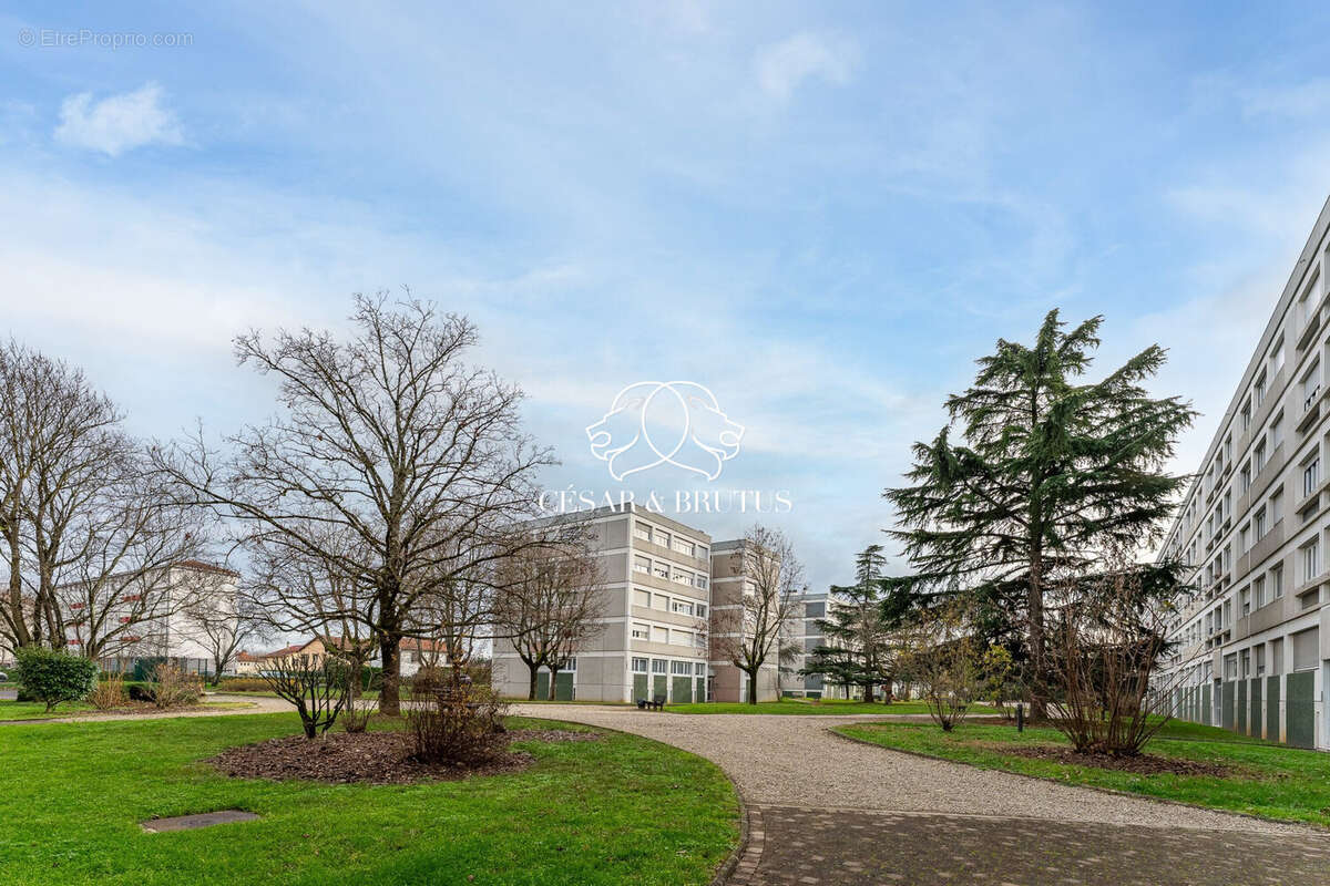 Appartement à DECINES-CHARPIEU