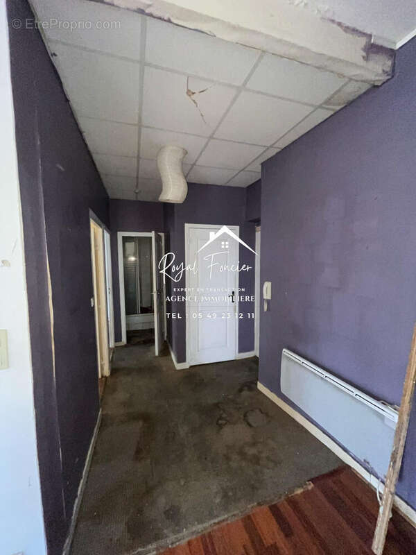 Entrée de  5,93 M2  - Appartement à CHATELLERAULT