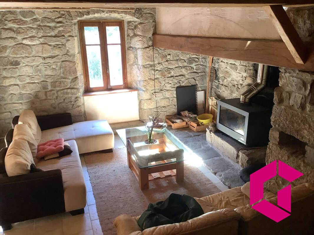 Maison à SAINT-JULIEN-VOCANCE