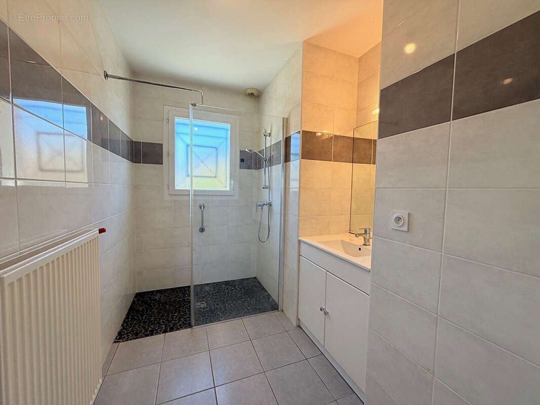 Maison 90m² à saint-denis-de-pile - photo 7