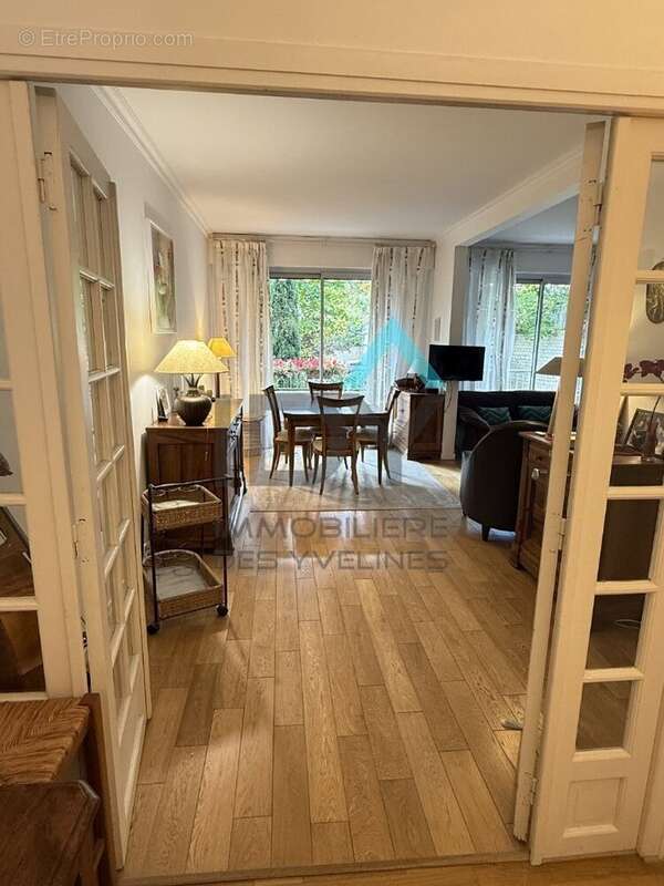 Appartement à LE MESNIL-LE-ROI