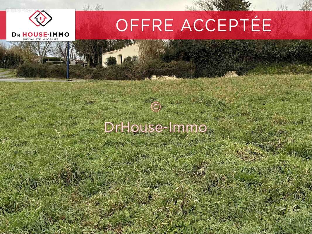 Terrain à CHAILLE-LES-MARAIS