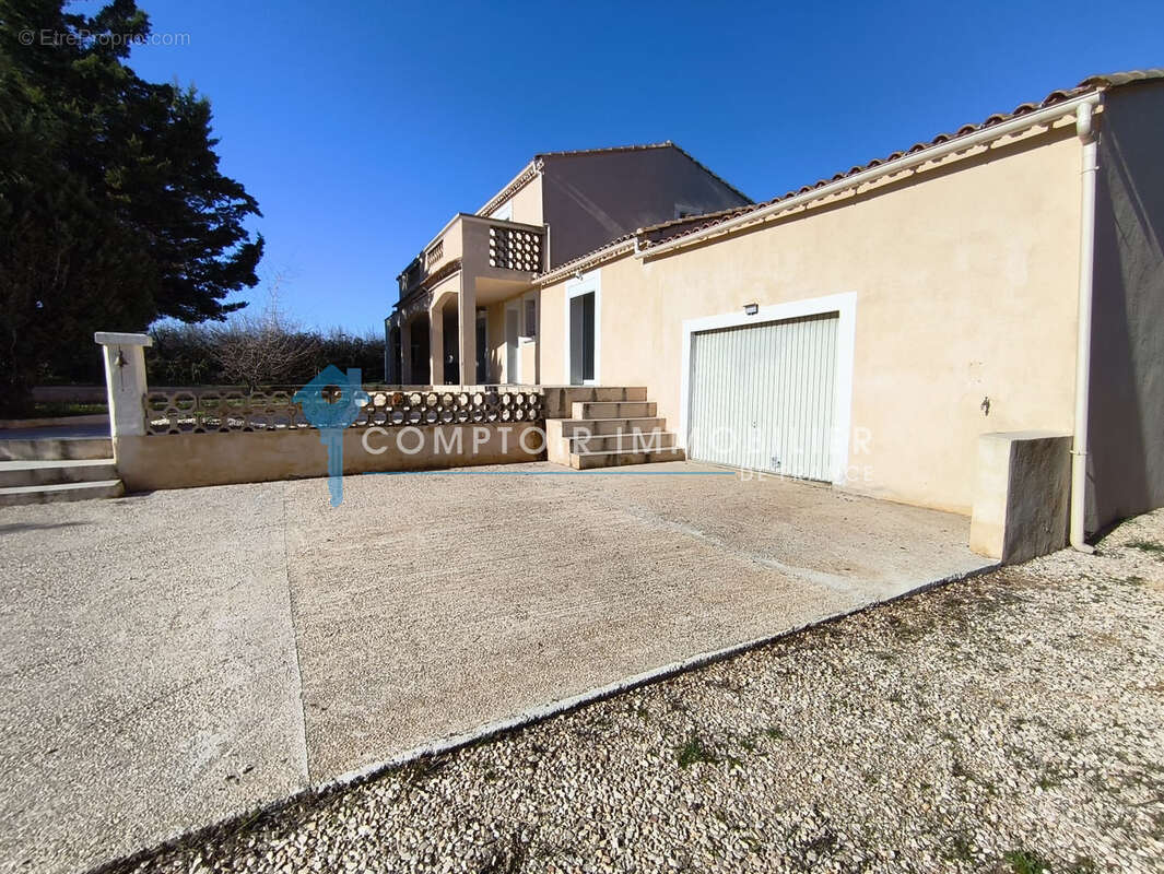 Maison à DOMAZAN