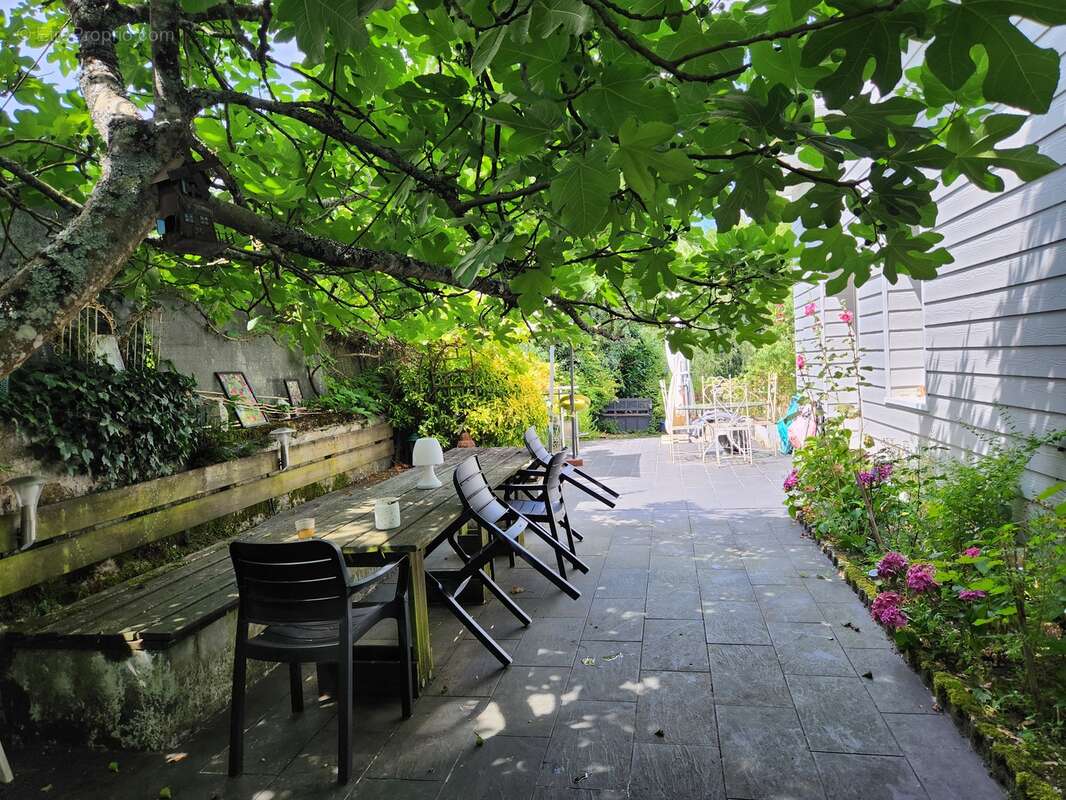 Maison à SAINT-LEONARD-DE-NOBLAT