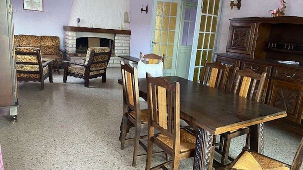 Maison à SAINT-HILAIRE-DE-BRETHMAS