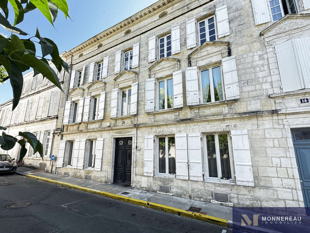 Maison à BARBEZIEUX-SAINT-HILAIRE