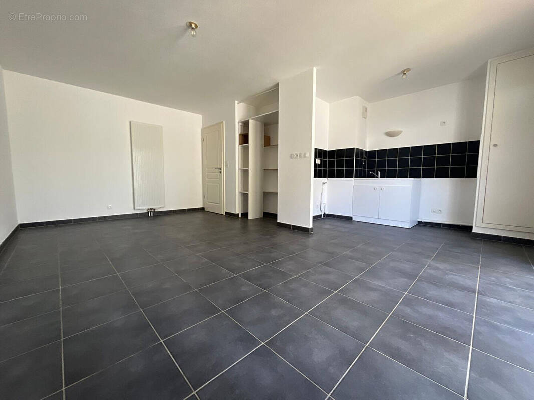 Appartement à MISEREY-SALINES