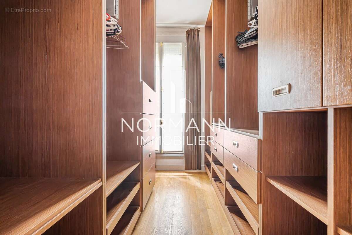 Appartement à PARIS-8E