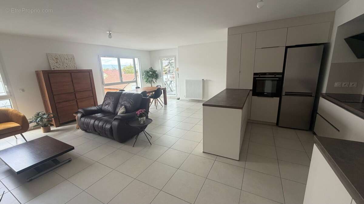 Appartement à vendre à Ville La Grand T4 Salon Cuisine équipée Séjour Salle à Manger - Appartement à VILLE-LA-GRAND