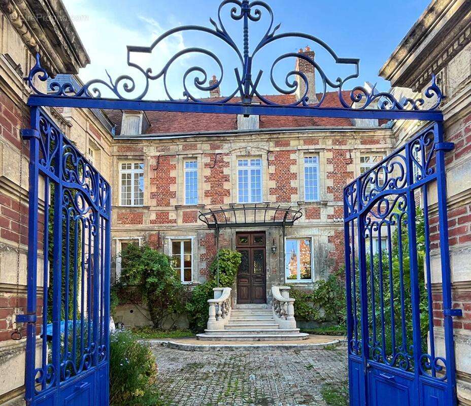 Maison de Maître :10 pièce(s) 288 m2 - Terrain 959m² - photo 2