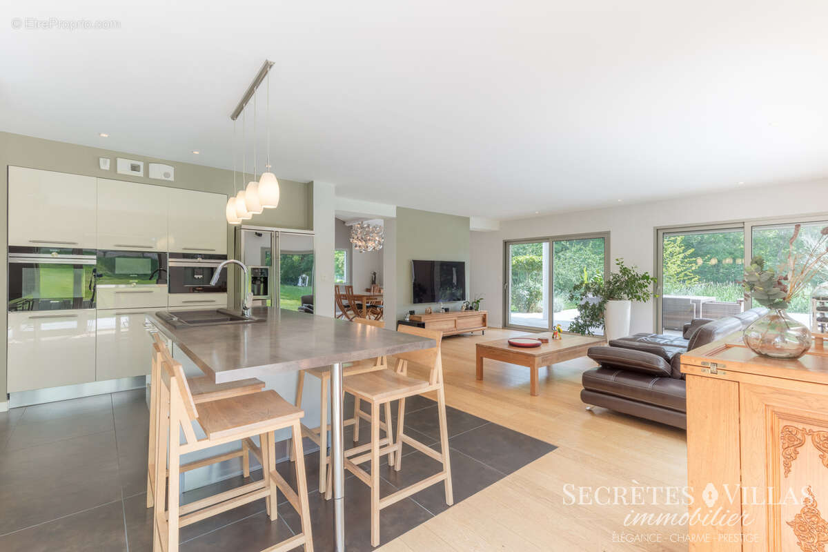 Maison à FARGUES-SAINT-HILAIRE