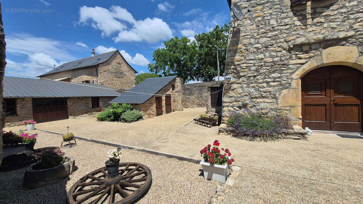 Maison en pierres, terrain, à 10 min d'Espalion, COUBISOU - photo 8