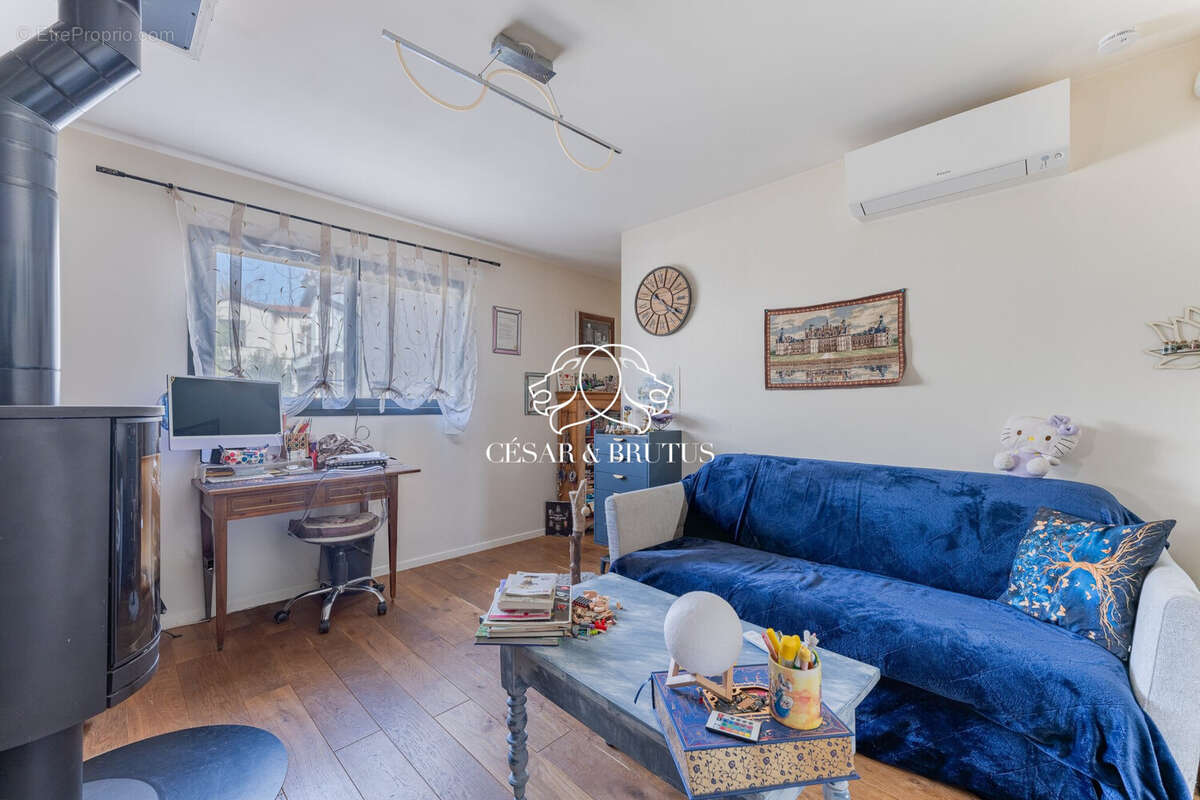 Maison à COLLONGES-AU-MONT-D'OR